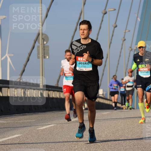 03.10.2025 - Köhlbrandbrückenlauf Strokosch-Dieckow http://msf.ph/oto/9105951 03.10.2025 09:34:19 Position 2 2722, 1055, 106 meine-sportfotos.de