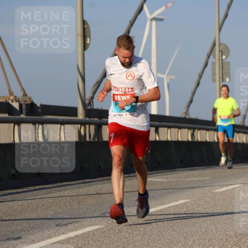 03.10.2025 - Köhlbrandbrückenlauf Strokosch-Dieckow http://msf.ph/oto/9105988 03.10.2025 09:34:23 Position 2 105 meine-sportfotos.de