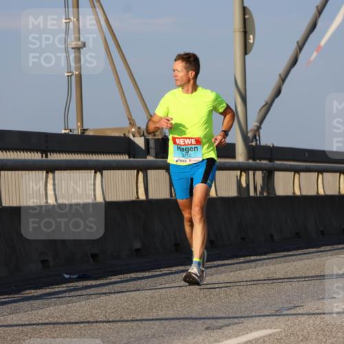 03.10.2025 - Köhlbrandbrückenlauf Strokosch-Dieckow http://msf.ph/oto/9106003 03.10.2025 09:34:28 Position 2 3712 meine-sportfotos.de