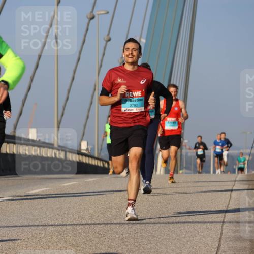 03.10.2025 - Köhlbrandbrückenlauf Strokosch-Dieckow http://msf.ph/oto/9106087 03.10.2025 09:34:33 Position 2 2705, 2792 meine-sportfotos.de
