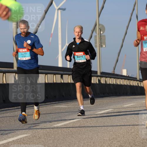 03.10.2025 - Köhlbrandbrückenlauf Strokosch-Dieckow http://msf.ph/oto/9106093 03.10.2025 09:34:34 Position 2 3756, 2792, 1029, 101 meine-sportfotos.de