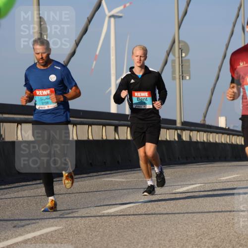 03.10.2025 - Köhlbrandbrückenlauf Strokosch-Dieckow http://msf.ph/oto/9106105 03.10.2025 09:34:34 Position 2 3756, 1029, 2792 meine-sportfotos.de