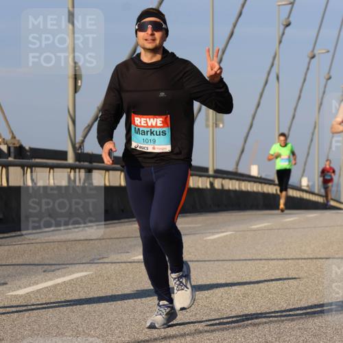 03.10.2025 - Köhlbrandbrückenlauf Strokosch-Dieckow http://msf.ph/oto/9106165 03.10.2025 09:34:38 Position 2 1019 meine-sportfotos.de