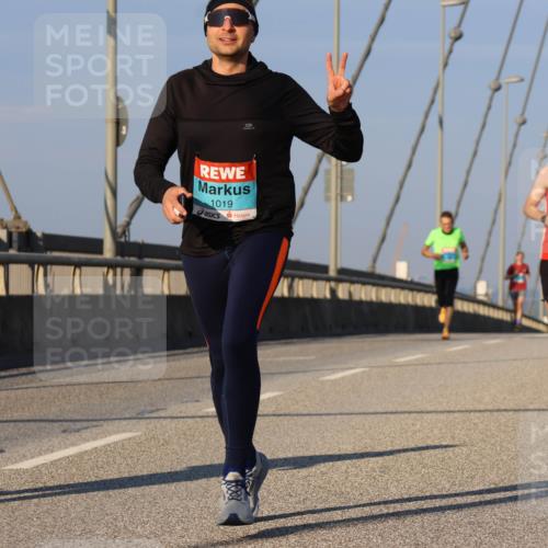 03.10.2025 - Köhlbrandbrückenlauf Strokosch-Dieckow http://msf.ph/oto/9106170 03.10.2025 09:34:38 Position 2 1019 meine-sportfotos.de