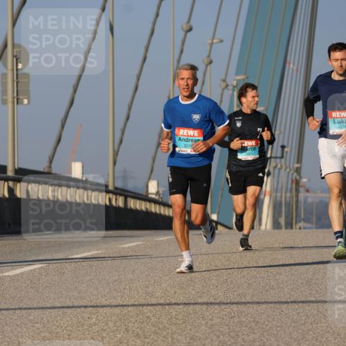 03.10.2025 - Köhlbrandbrückenlauf Strokosch-Dieckow http://msf.ph/oto/9106224 03.10.2025 09:34:52 Position 2 3078, 1061, 3226 meine-sportfotos.de