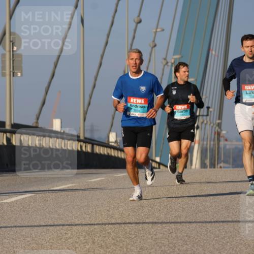 03.10.2025 - Köhlbrandbrückenlauf Strokosch-Dieckow http://msf.ph/oto/9106229 03.10.2025 09:34:52 Position 2 3078, 1061, 3226 meine-sportfotos.de