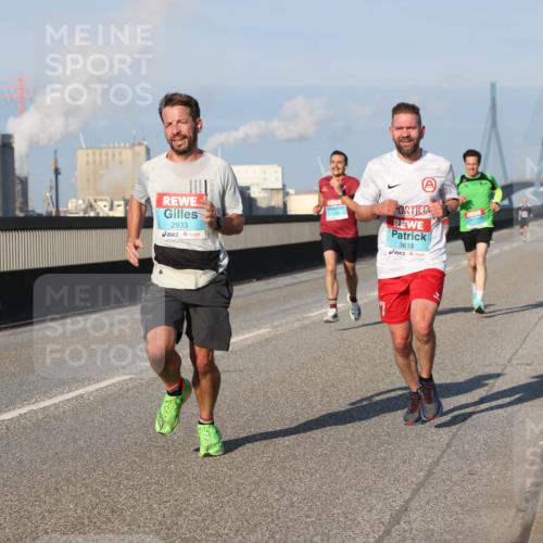 03.10.2025 - Köhlbrandbrückenlauf Lena Gebhardt http://msf.ph/oto/9106277 03.10.2025 09:39:18 Position 2 2933, 3618 meine-sportfotos.de