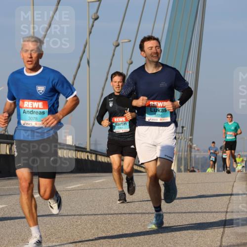 03.10.2025 - Köhlbrandbrückenlauf Strokosch-Dieckow http://msf.ph/oto/9106286 03.10.2025 09:34:55 Position 2 3078, 1061, 3226 meine-sportfotos.de