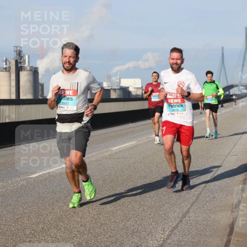 03.10.2025 - Köhlbrandbrückenlauf Lena Gebhardt http://msf.ph/oto/9106288 03.10.2025 09:39:18 Position 2 2933, 3618 meine-sportfotos.de