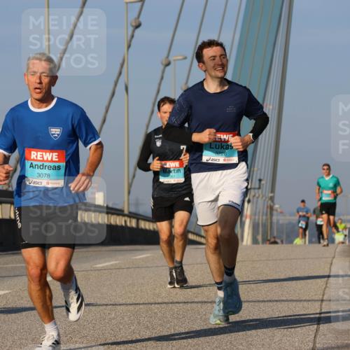 03.10.2025 - Köhlbrandbrückenlauf Strokosch-Dieckow http://msf.ph/oto/9106293 03.10.2025 09:34:55 Position 2 3078, 061, 3226 meine-sportfotos.de