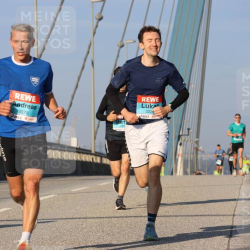 03.10.2025 - Köhlbrandbrückenlauf Strokosch-Dieckow http://msf.ph/oto/9106309 03.10.2025 09:34:55 Position 2 3078, 1061, 3226 meine-sportfotos.de