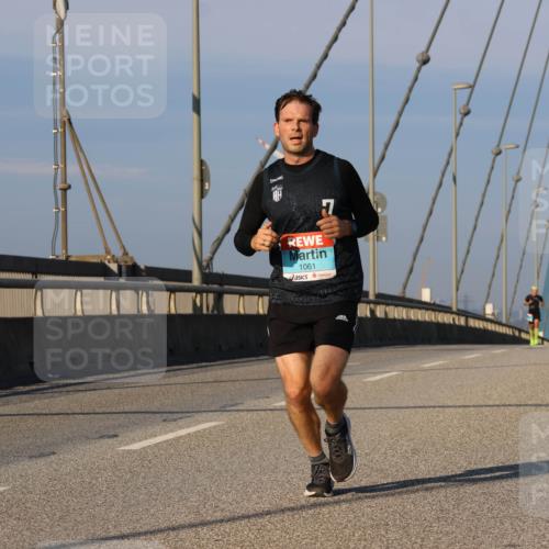 03.10.2025 - Köhlbrandbrückenlauf Strokosch-Dieckow http://msf.ph/oto/9106330 03.10.2025 09:34:59 Position 2 1061, 7 meine-sportfotos.de