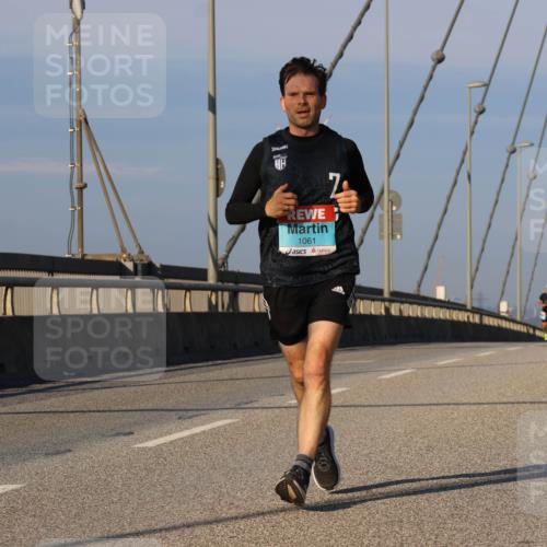 03.10.2025 - Köhlbrandbrückenlauf Strokosch-Dieckow http://msf.ph/oto/9106344 03.10.2025 09:34:59 Position 2 1061 meine-sportfotos.de