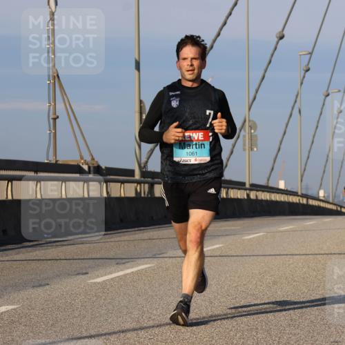 03.10.2025 - Köhlbrandbrückenlauf Strokosch-Dieckow http://msf.ph/oto/9106350 03.10.2025 09:34:59 Position 2 1061 meine-sportfotos.de