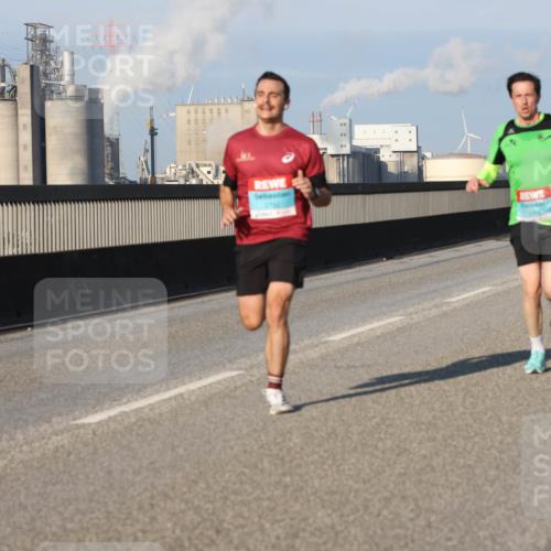03.10.2025 - Köhlbrandbrückenlauf Lena Gebhardt http://msf.ph/oto/9106398 03.10.2025 09:39:20 Position 2  meine-sportfotos.de