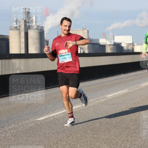 03.10.2025 - Köhlbrandbrückenlauf Lena Gebhardt http://msf.ph/oto/9106422 03.10.2025 09:39:20 Position 2 2792, 2705 meine-sportfotos.de