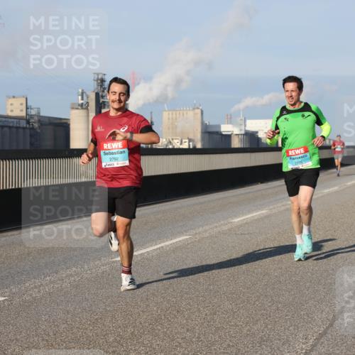 03.10.2025 - Köhlbrandbrückenlauf Lena Gebhardt http://msf.ph/oto/9106437 03.10.2025 09:39:21 Position 2 2792, 2705 meine-sportfotos.de