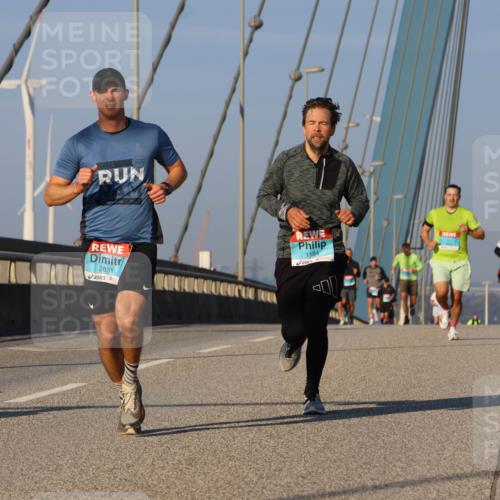 03.10.2025 - Köhlbrandbrückenlauf Strokosch-Dieckow http://msf.ph/oto/9106439 03.10.2025 09:35:19 Position 2 2024, 2831, 1184 meine-sportfotos.de