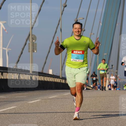 03.10.2025 - Köhlbrandbrückenlauf Strokosch-Dieckow http://msf.ph/oto/9106462 03.10.2025 09:35:25 Position 2 3841 meine-sportfotos.de
