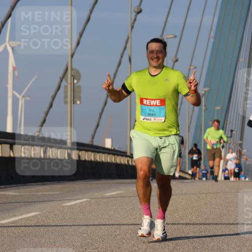 03.10.2025 - Köhlbrandbrückenlauf Strokosch-Dieckow http://msf.ph/oto/9106479 03.10.2025 09:35:25 Position 2 3841 meine-sportfotos.de