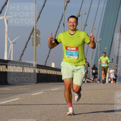 03.10.2025 - Köhlbrandbrückenlauf Strokosch-Dieckow http://msf.ph/oto/9106494 03.10.2025 09:35:25 Position 2 3841 meine-sportfotos.de