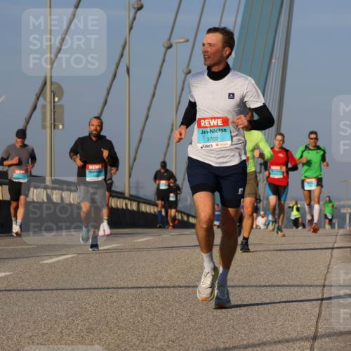 03.10.2025 - Köhlbrandbrückenlauf Strokosch-Dieckow http://msf.ph/oto/9106503 03.10.2025 09:35:32 Position 2 3702 meine-sportfotos.de