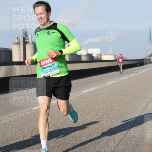03.10.2025 - Köhlbrandbrückenlauf Lena Gebhardt http://msf.ph/oto/9106506 03.10.2025 09:39:22 Position 2 2705 meine-sportfotos.de