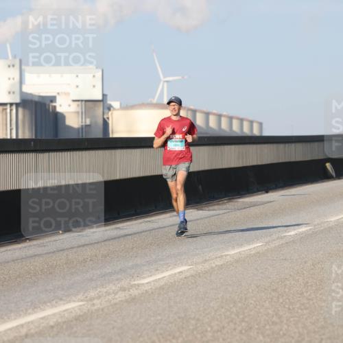 03.10.2025 - Köhlbrandbrückenlauf Lena Gebhardt http://msf.ph/oto/9106517 03.10.2025 09:39:23 Position 2 1035 meine-sportfotos.de