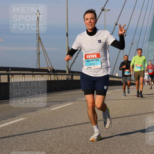03.10.2025 - Köhlbrandbrückenlauf Strokosch-Dieckow http://msf.ph/oto/9106550 03.10.2025 09:35:34 Position 2 3702 meine-sportfotos.de