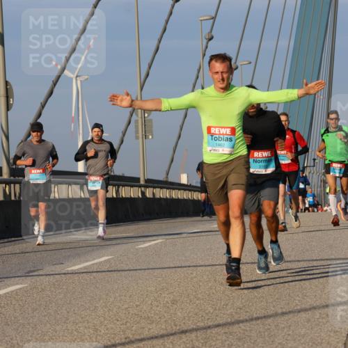 03.10.2025 - Köhlbrandbrückenlauf Strokosch-Dieckow http://msf.ph/oto/9106560 03.10.2025 09:35:36 Position 2 1462, 3193 meine-sportfotos.de