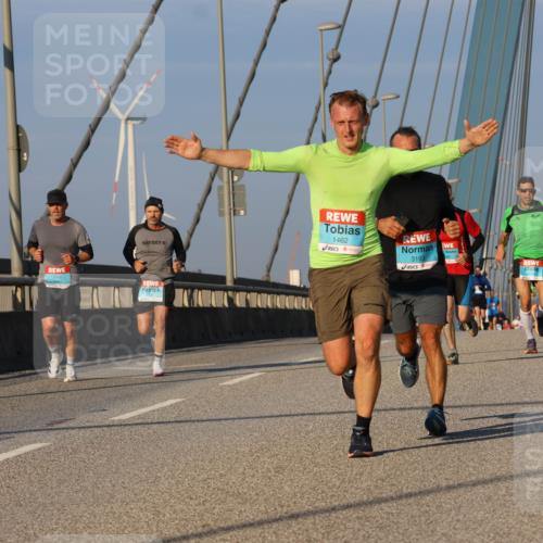 03.10.2025 - Köhlbrandbrückenlauf Strokosch-Dieckow http://msf.ph/oto/9106572 03.10.2025 09:35:36 Position 2 1462, 3193 meine-sportfotos.de