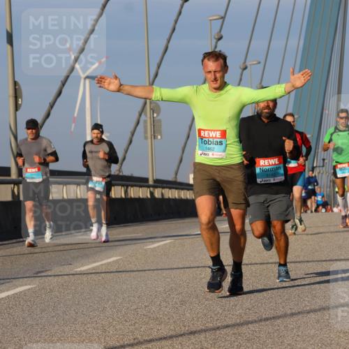 03.10.2025 - Köhlbrandbrückenlauf Strokosch-Dieckow http://msf.ph/oto/9106585 03.10.2025 09:35:36 Position 2 1462, 3193 meine-sportfotos.de