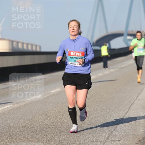 03.10.2025 - Köhlbrandbrückenlauf Lena Gebhardt http://msf.ph/oto/9106633 03.10.2025 09:39:26 Position 2 37 meine-sportfotos.de