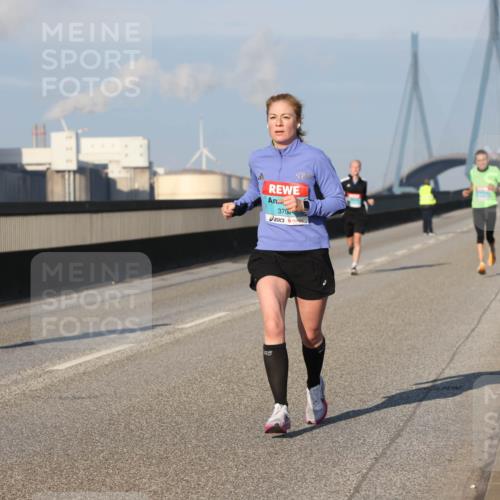 03.10.2025 - Köhlbrandbrückenlauf Lena Gebhardt http://msf.ph/oto/9106668 03.10.2025 09:39:27 Position 2 370 meine-sportfotos.de