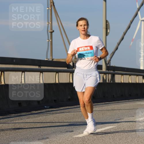 03.10.2025 - Köhlbrandbrückenlauf Strokosch-Dieckow http://msf.ph/oto/9106739 03.10.2025 09:35:52 Position 2 8715 meine-sportfotos.de