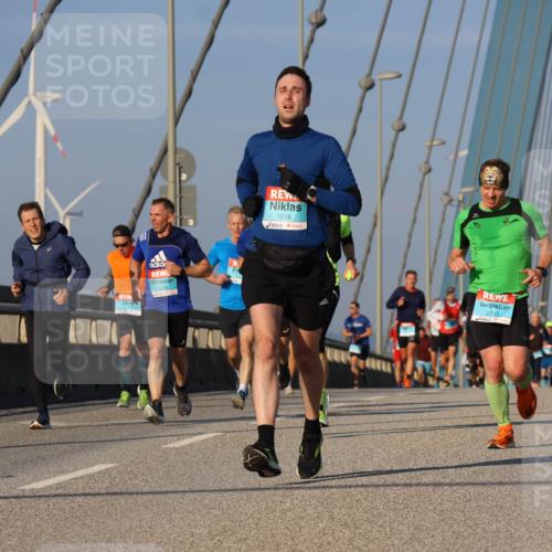 03.10.2025 - Köhlbrandbrückenlauf Strokosch-Dieckow http://msf.ph/oto/9106778 03.10.2025 09:35:58 Position 2 1016, 2703 meine-sportfotos.de