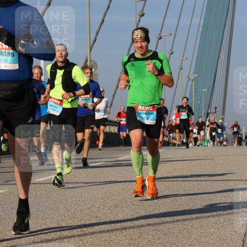 03.10.2025 - Köhlbrandbrückenlauf Strokosch-Dieckow http://msf.ph/oto/9106817 03.10.2025 09:36:00 Position 2 1016, 3720, 2703 meine-sportfotos.de