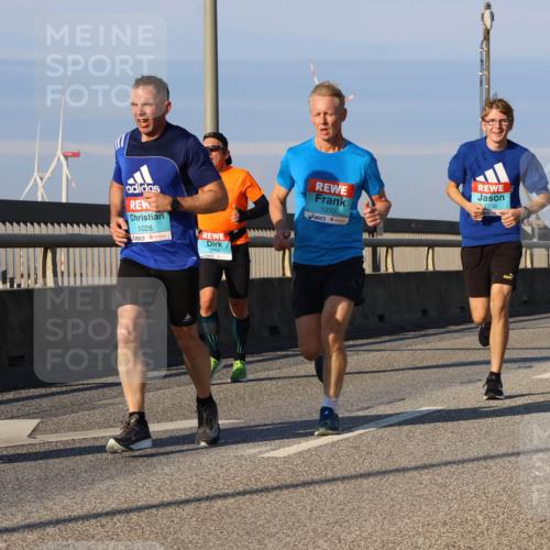 03.10.2025 - Köhlbrandbrückenlauf Strokosch-Dieckow http://msf.ph/oto/9106855 03.10.2025 09:36:05 Position 2 1028, 1030, 1230 meine-sportfotos.de
