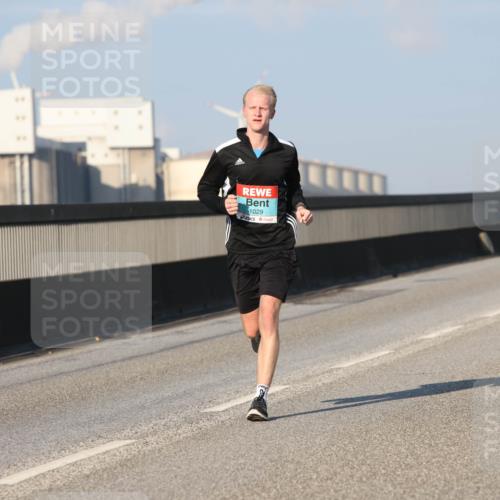 03.10.2025 - Köhlbrandbrückenlauf Lena Gebhardt http://msf.ph/oto/9106869 03.10.2025 09:39:32 Position 2 1029, 32 meine-sportfotos.de
