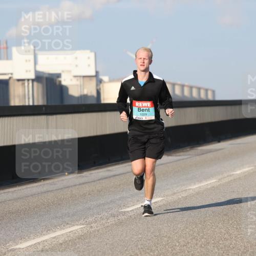 03.10.2025 - Köhlbrandbrückenlauf Lena Gebhardt http://msf.ph/oto/9106896 03.10.2025 09:39:32 Position 2 1029 meine-sportfotos.de
