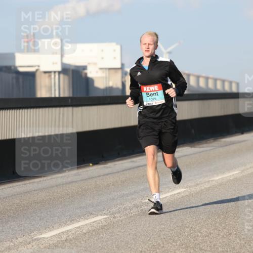 03.10.2025 - Köhlbrandbrückenlauf Lena Gebhardt http://msf.ph/oto/9106908 03.10.2025 09:39:32 Position 2 1029 meine-sportfotos.de