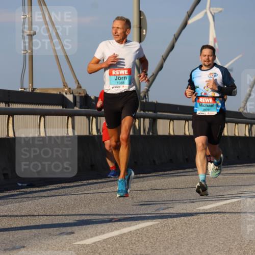 03.10.2025 - Köhlbrandbrückenlauf Strokosch-Dieckow http://msf.ph/oto/9106961 03.10.2025 09:36:17 Position 2 1048, 2879, 531 meine-sportfotos.de