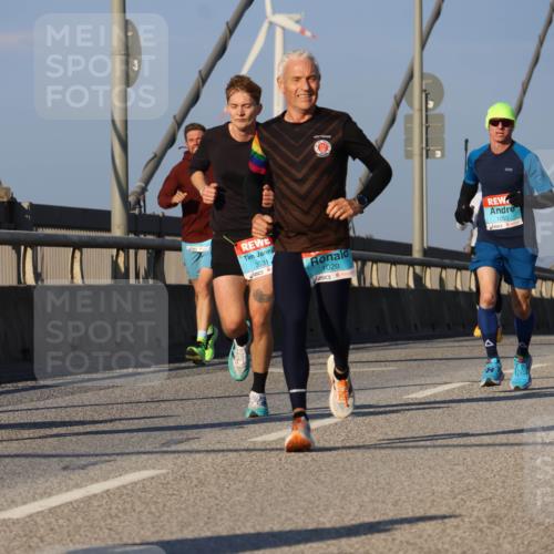 03.10.2025 - Köhlbrandbrückenlauf Strokosch-Dieckow http://msf.ph/oto/9106974 03.10.2025 09:36:20 Position 2 3249, 3531, 1020, 1050 meine-sportfotos.de