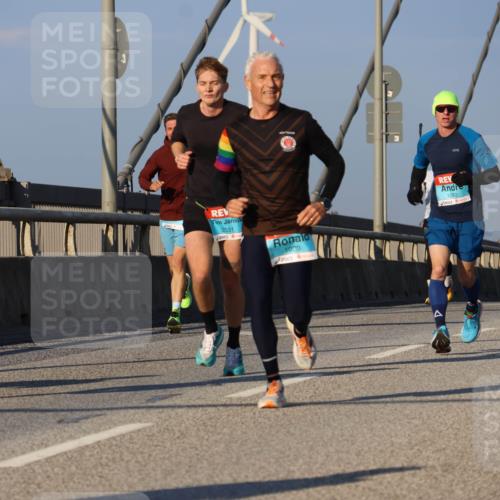 03.10.2025 - Köhlbrandbrückenlauf Strokosch-Dieckow http://msf.ph/oto/9106977 03.10.2025 09:36:20 Position 2 3249, 3531, 1020, 1050 meine-sportfotos.de