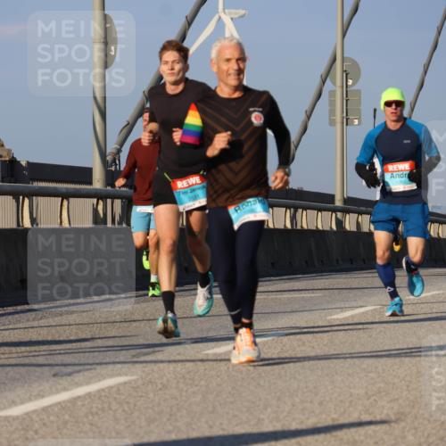 03.10.2025 - Köhlbrandbrückenlauf Strokosch-Dieckow http://msf.ph/oto/9106988 03.10.2025 09:36:21 Position 2 3249, 3531, 1020, 1050, 3402, 10 meine-sportfotos.de