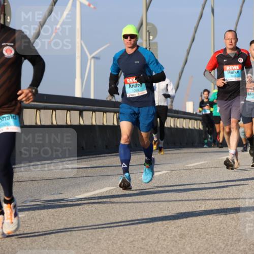 03.10.2025 - Köhlbrandbrückenlauf Strokosch-Dieckow http://msf.ph/oto/9107004 03.10.2025 09:36:22 Position 2 1020, 1050, 3402, 10 meine-sportfotos.de