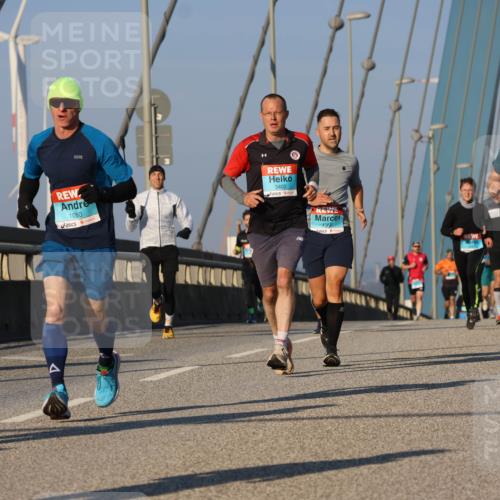03.10.2025 - Köhlbrandbrückenlauf Strokosch-Dieckow http://msf.ph/oto/9107011 03.10.2025 09:36:22 Position 2 1050, 3402, 109, 2024, 322 meine-sportfotos.de