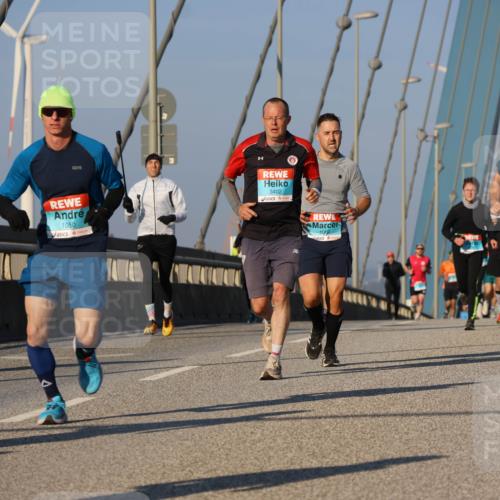 03.10.2025 - Köhlbrandbrückenlauf Strokosch-Dieckow http://msf.ph/oto/9107023 03.10.2025 09:36:23 Position 2 1050, 3402, 1069, 2024, 3223 meine-sportfotos.de