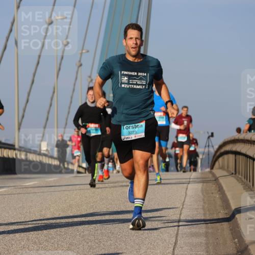 03.10.2025 - Köhlbrandbrückenlauf Strokosch-Dieckow http://msf.ph/oto/9107055 03.10.2025 09:36:25 Position 2 1069, 2024, 44, 1860, 3223 meine-sportfotos.de
