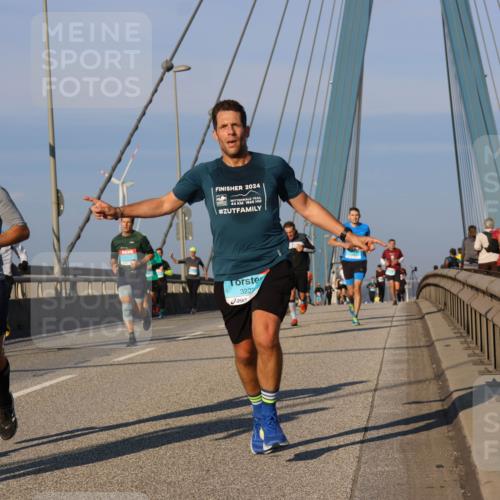 03.10.2025 - Köhlbrandbrückenlauf Strokosch-Dieckow http://msf.ph/oto/9107110 03.10.2025 09:36:28 Position 2 1069, 2024, 860, 44, 3222 meine-sportfotos.de